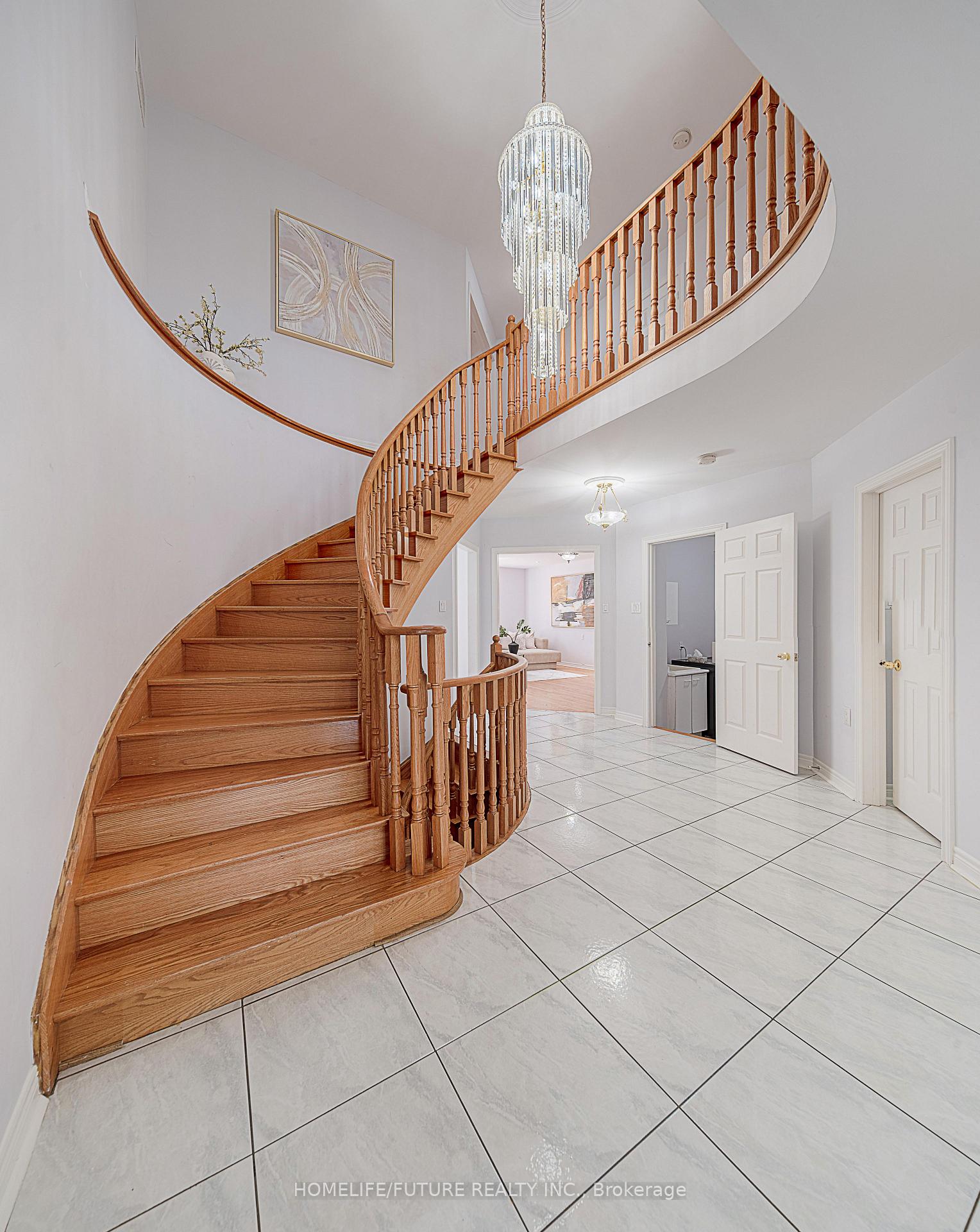 Photo 4 of 42 Boxwood Crescent, Markham, Rouge Fairways — HOMEH