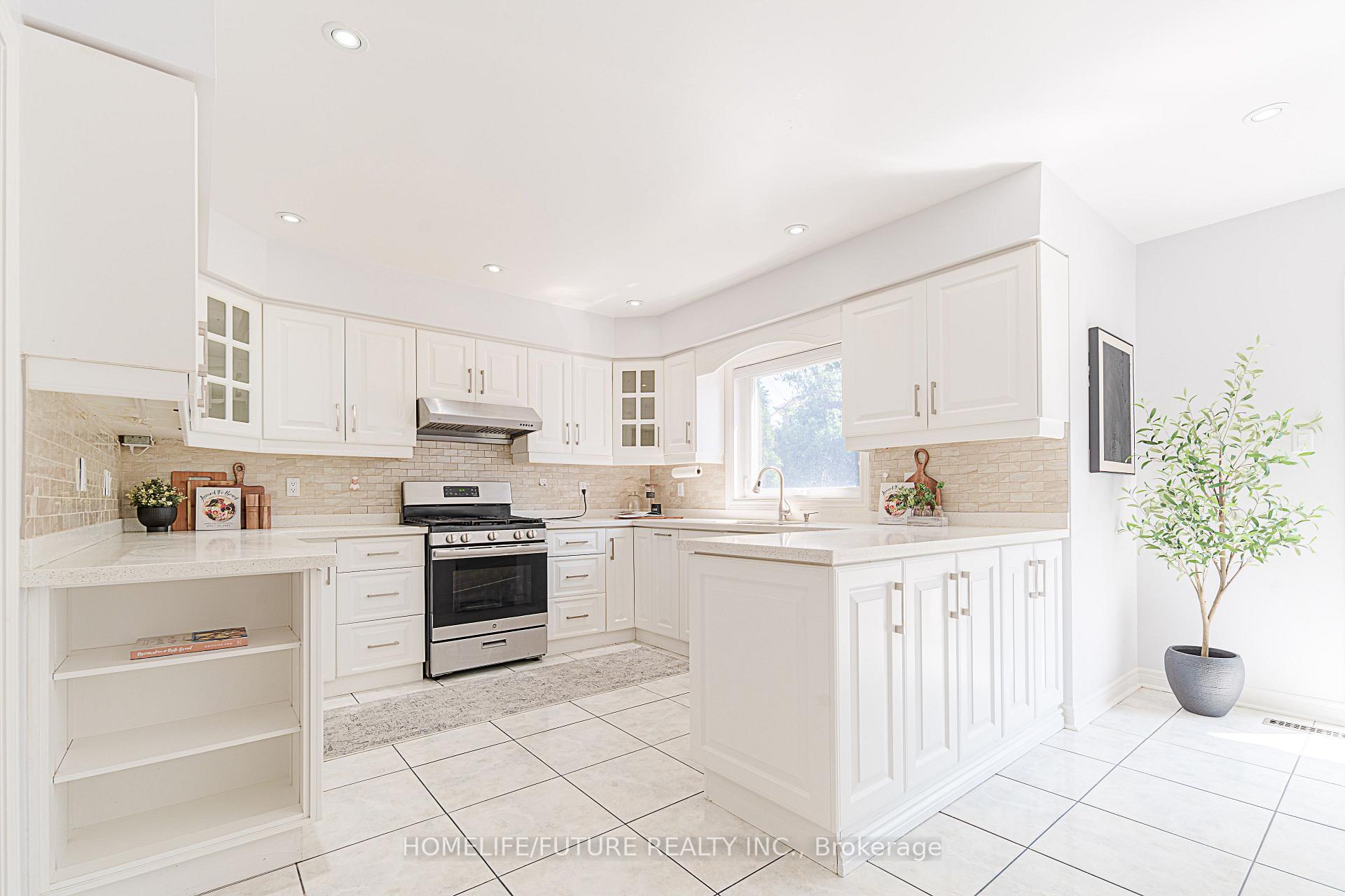 Photo 12 of 42 Boxwood Crescent, Markham, Rouge Fairways — HOMEH