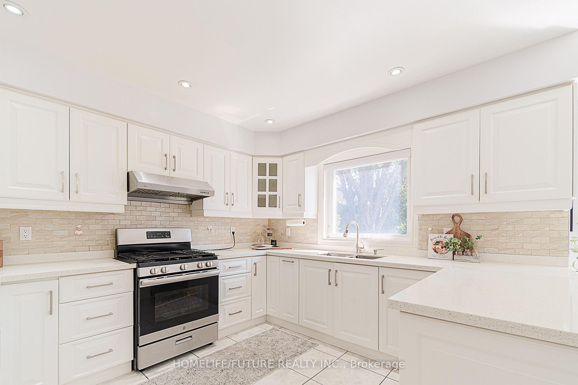Photo 13 of 42 Boxwood Crescent, Markham, Rouge Fairways — HOMEH