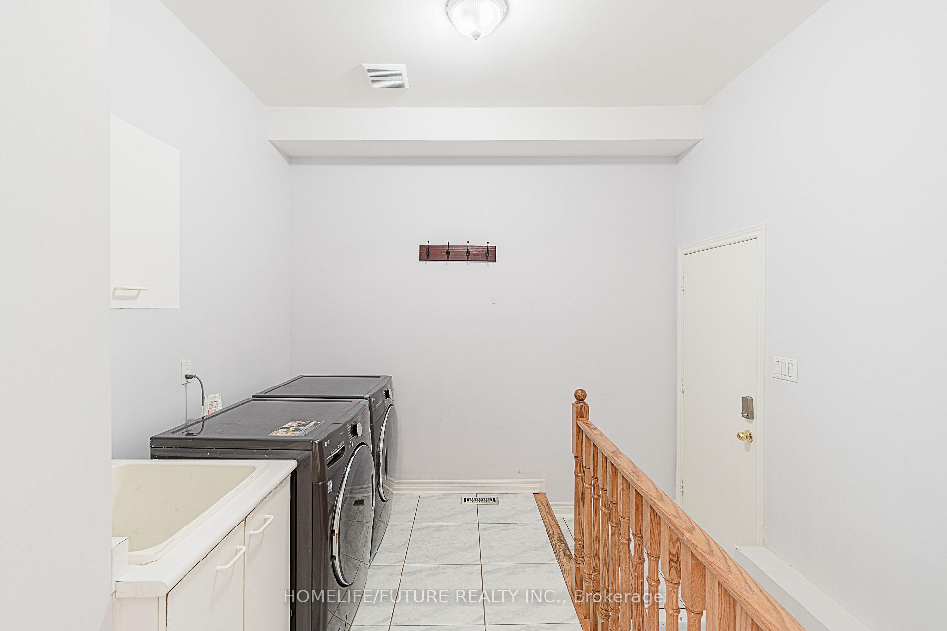 Photo 19 of 42 Boxwood Crescent, Markham, Rouge Fairways — HOMEH