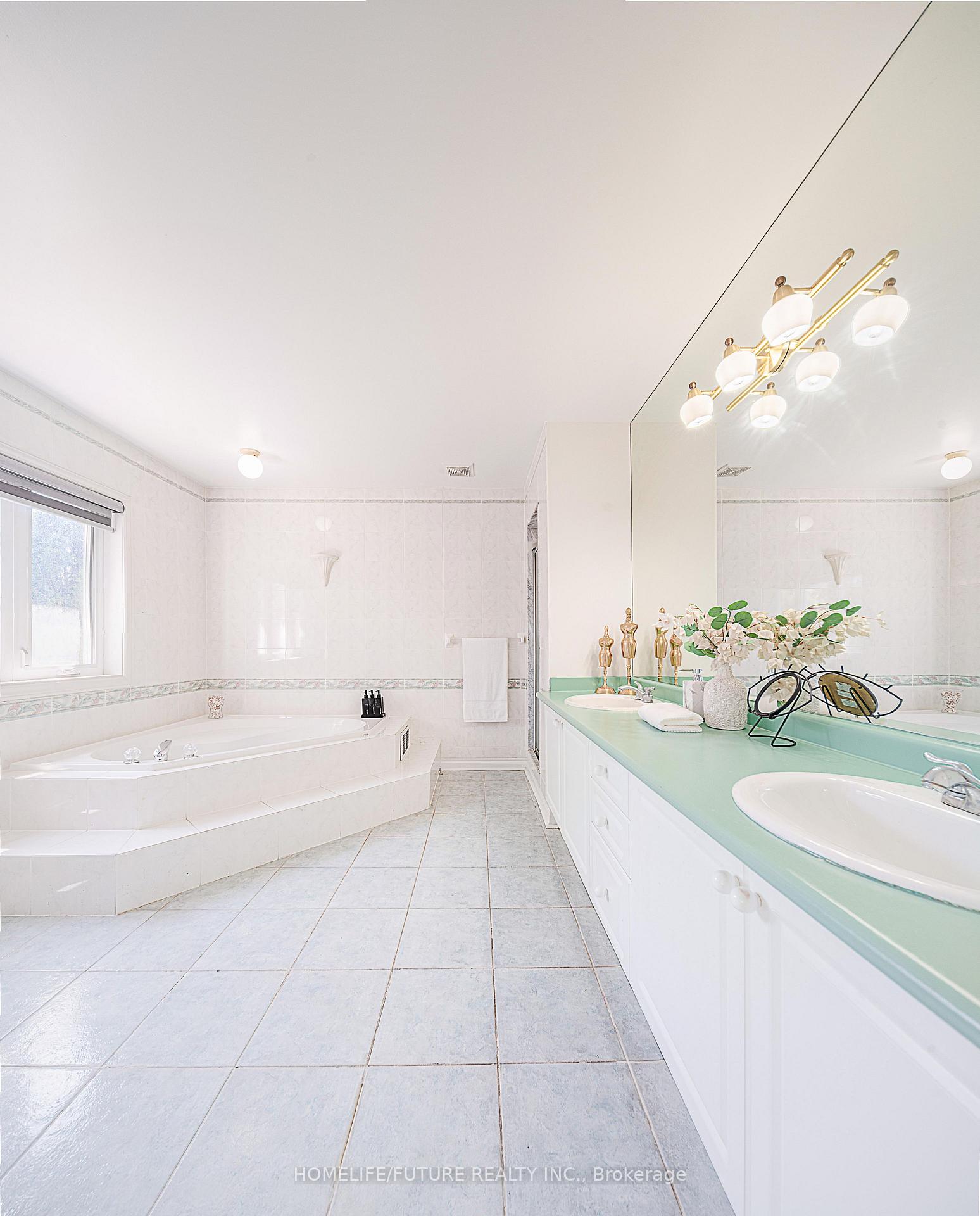 Photo 24 of 42 Boxwood Crescent, Markham, Rouge Fairways — HOMEH