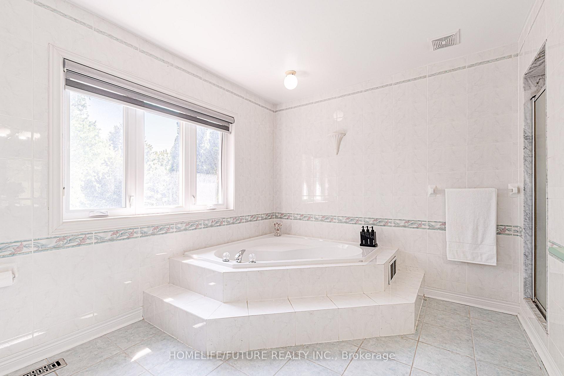 Photo 25 of 42 Boxwood Crescent, Markham, Rouge Fairways — HOMEH