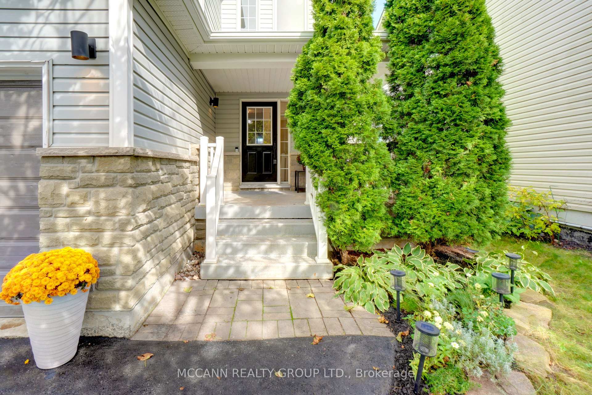 Photo 2 of 31 Hatch Street, Whitby, Brooklin — HOMEH