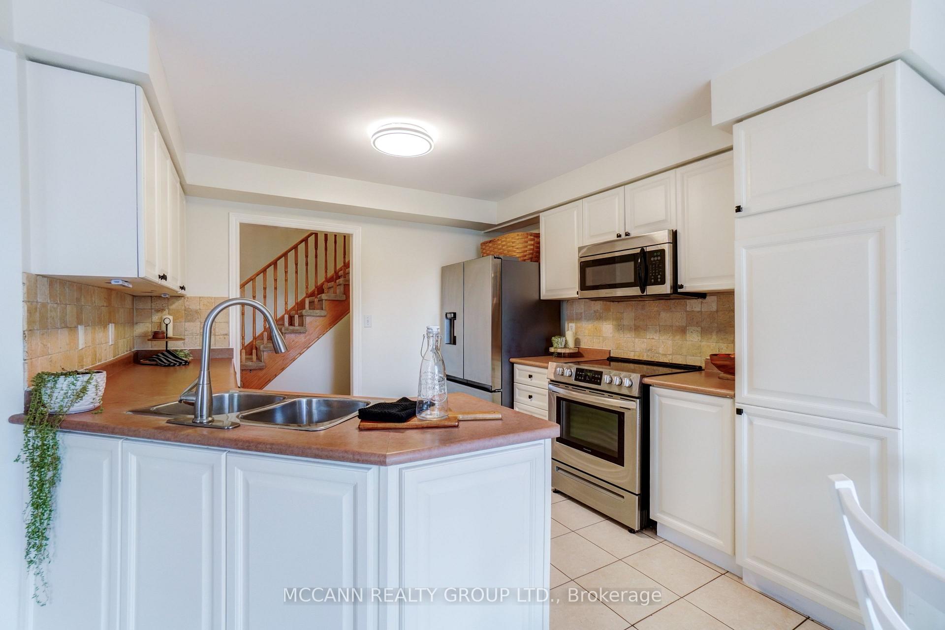 Photo 8 of 31 Hatch Street, Whitby, Brooklin — HOMEH