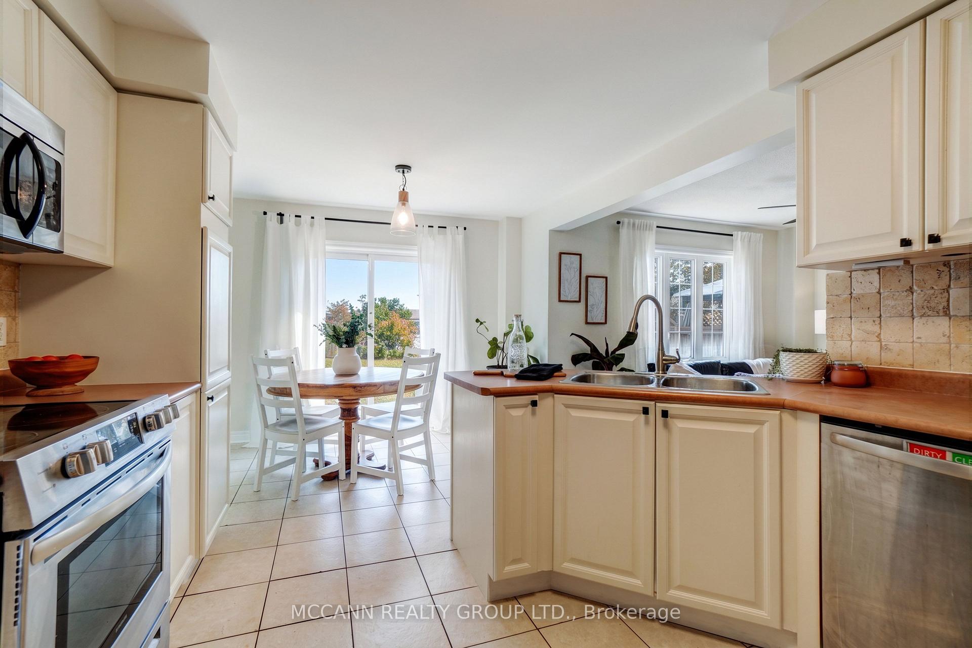 Photo 10 of 31 Hatch Street, Whitby, Brooklin — HOMEH