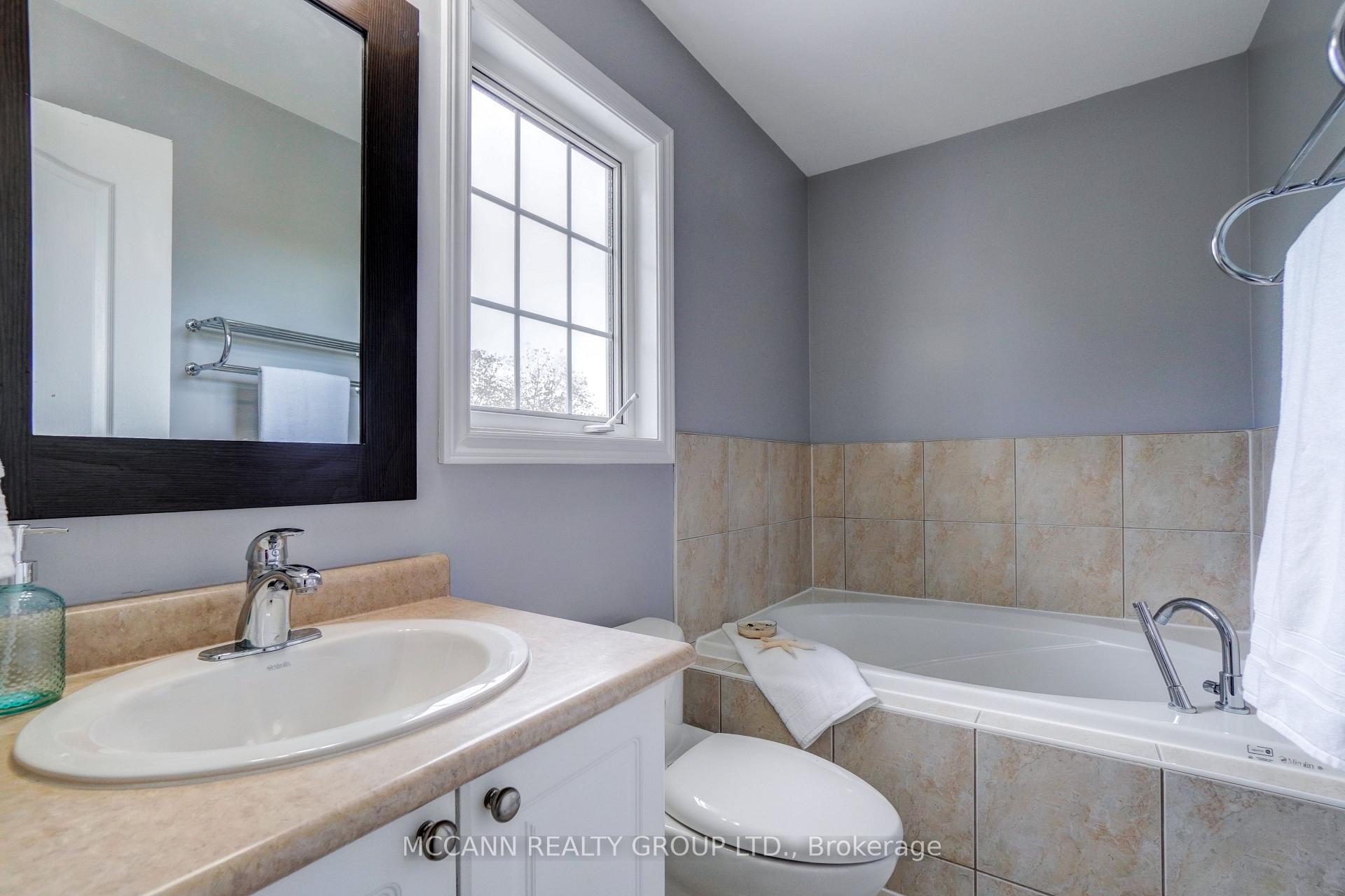 Photo 21 of 31 Hatch Street, Whitby, Brooklin — HOMEH