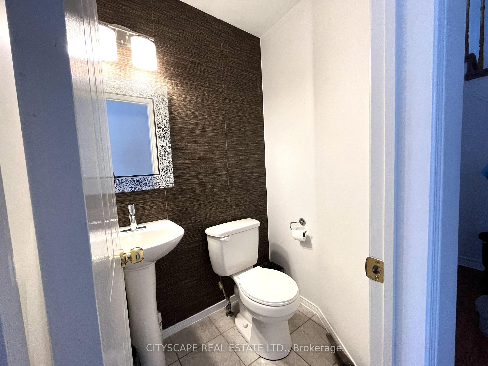 Photo 3 of Unit 33, 68 Gilgorm Road, Brampton, Brampton West — HOMEH