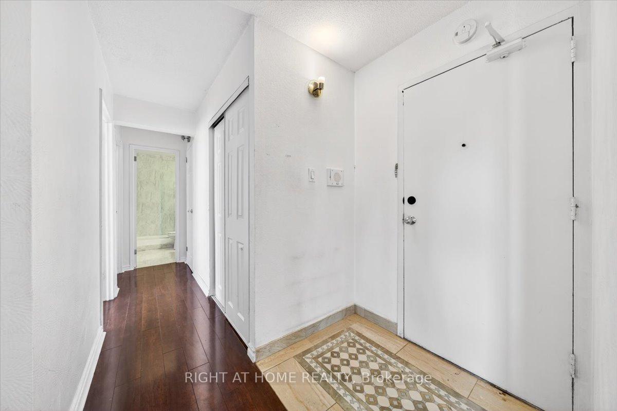 Photo 3 of Unit 708, 100 Leeward Glenway, Toronto, Flemingdon Park — HOMEH