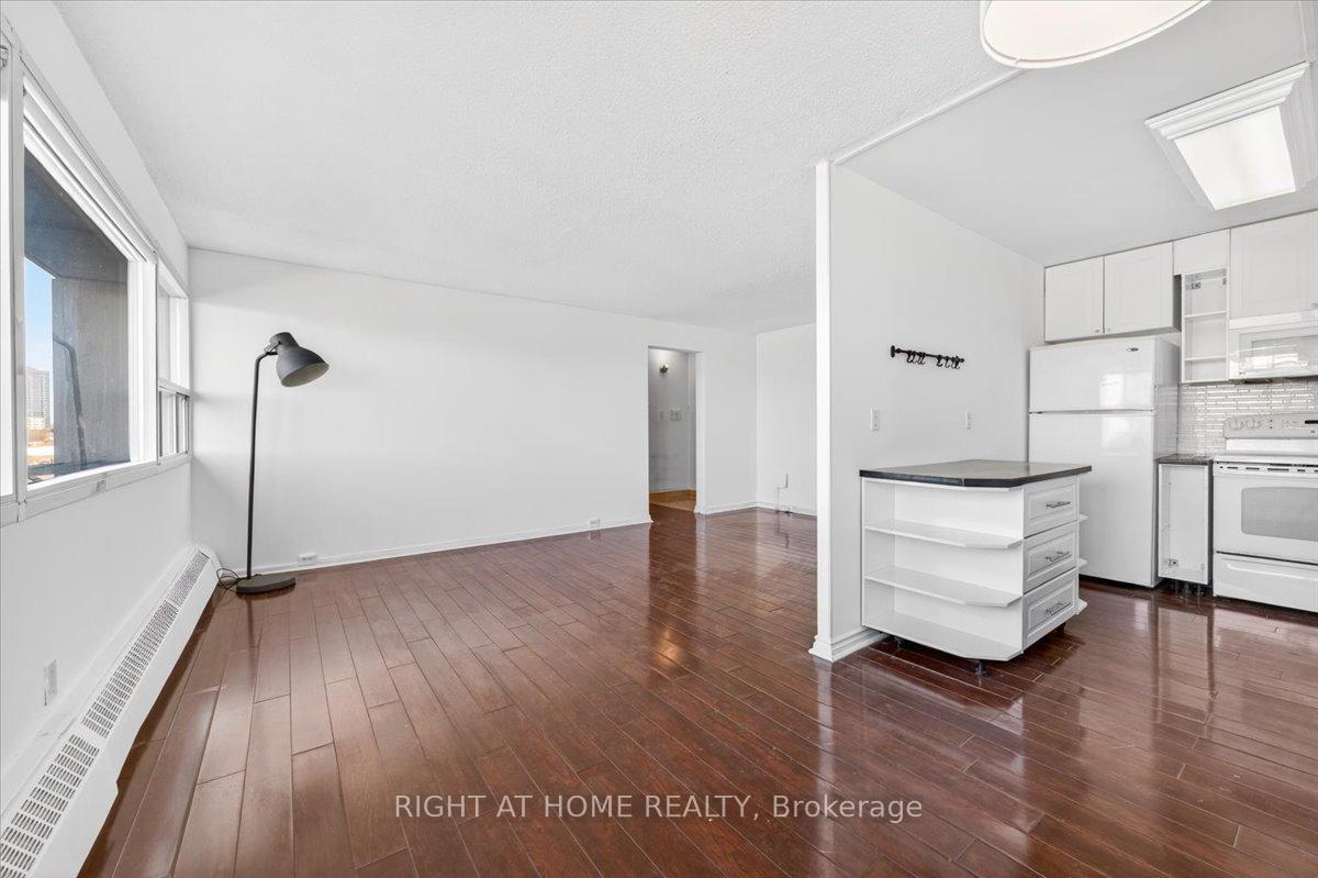 Photo 5 of Unit 708, 100 Leeward Glenway, Toronto, Flemingdon Park — HOMEH