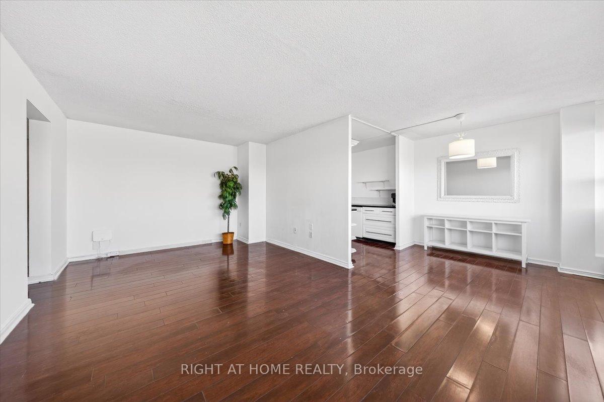 Photo 6 of Unit 708, 100 Leeward Glenway, Toronto, Flemingdon Park — HOMEH