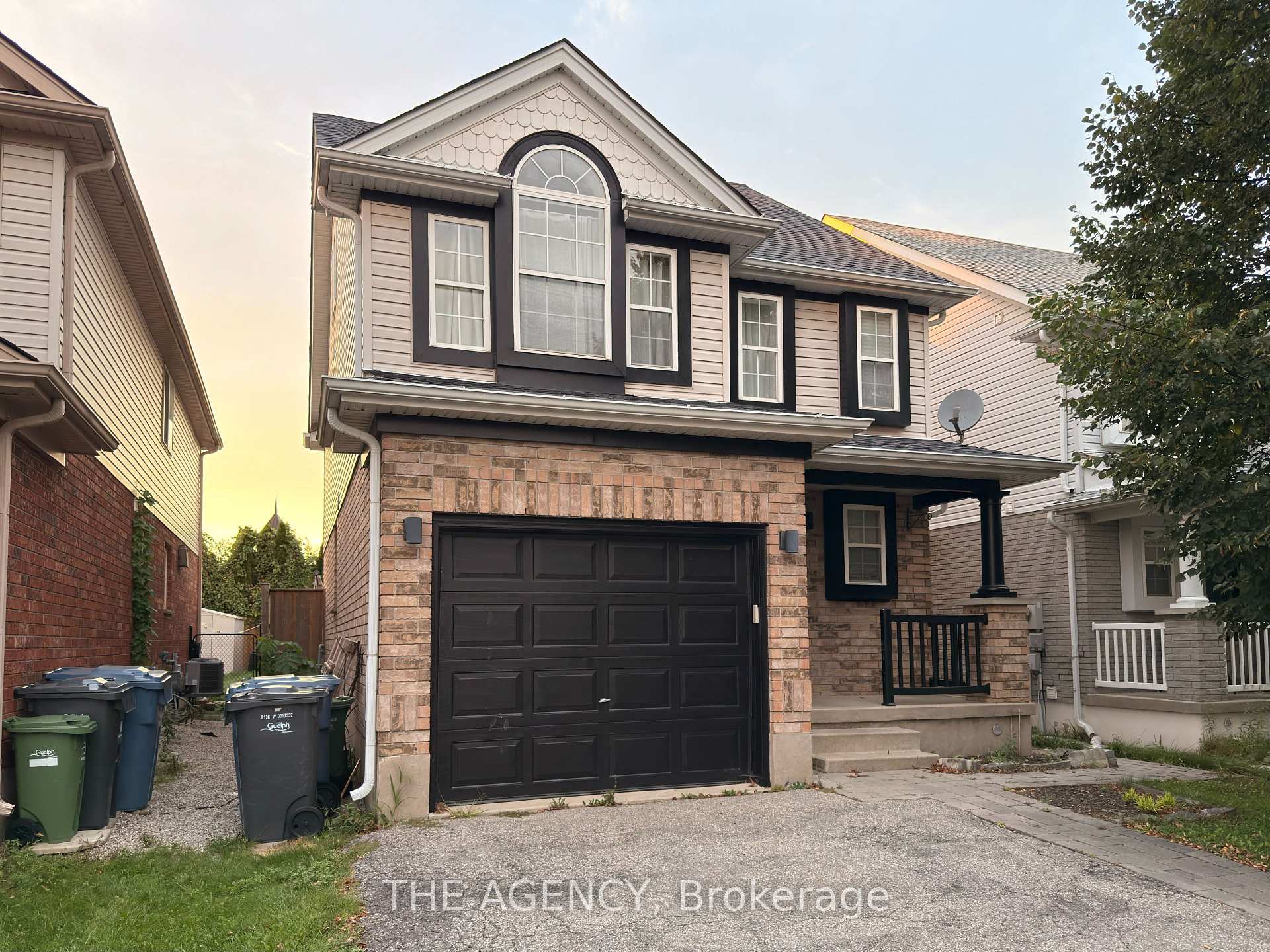 Photo 2 of 4 Porter Drive, Guelph, Pineridge/Westminster Woods — HOMEH