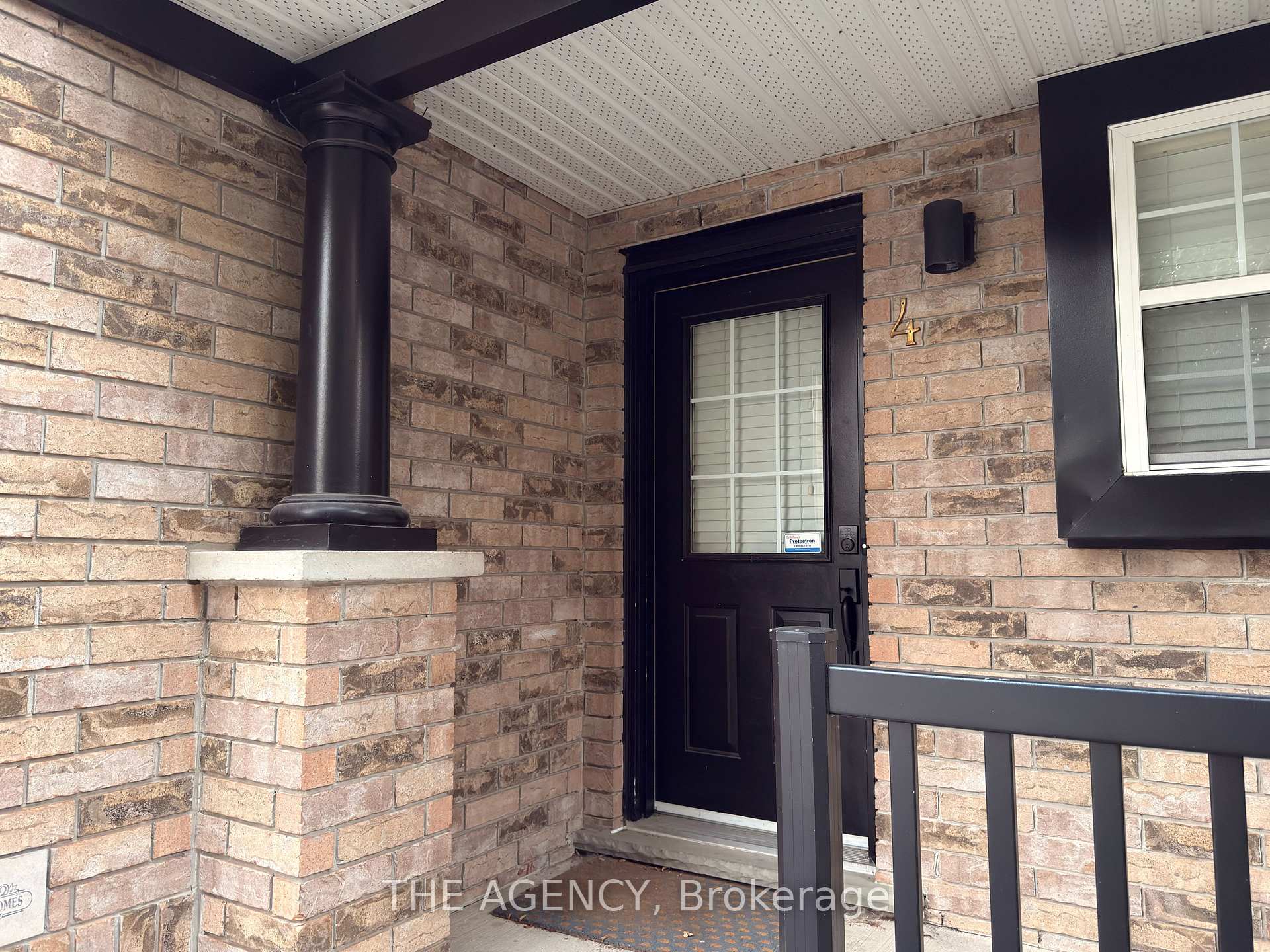 Photo 4 of 4 Porter Drive, Guelph, Pineridge/Westminster Woods — HOMEH