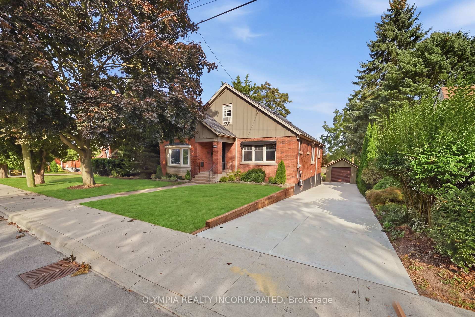 Photo 2 of 3828 St Peter Avenue, Niagara Falls, Stamford — HOMEH