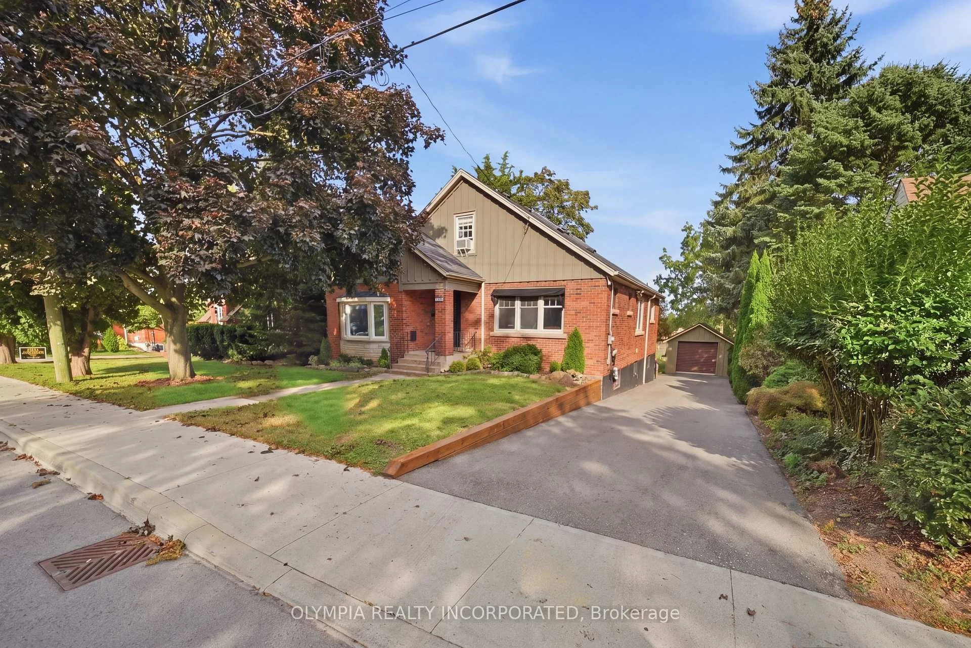 Photo 3 of 3828 St Peter Avenue, Niagara Falls, Stamford — HOMEH