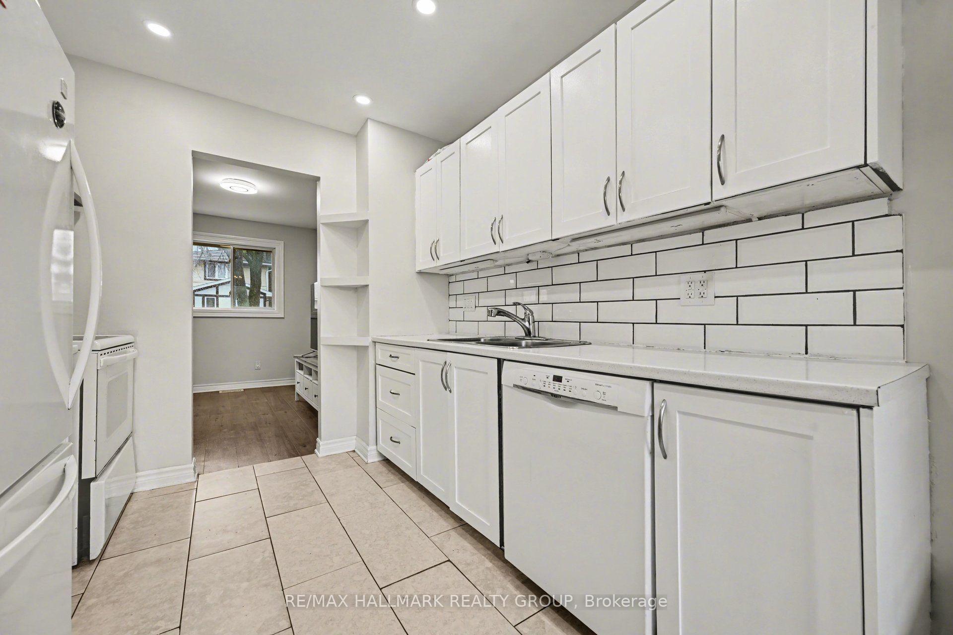 Photo 3 of 6 Wolfgang Drive, Ottawa, Barrhaven - Knollsbrook — HOMEH