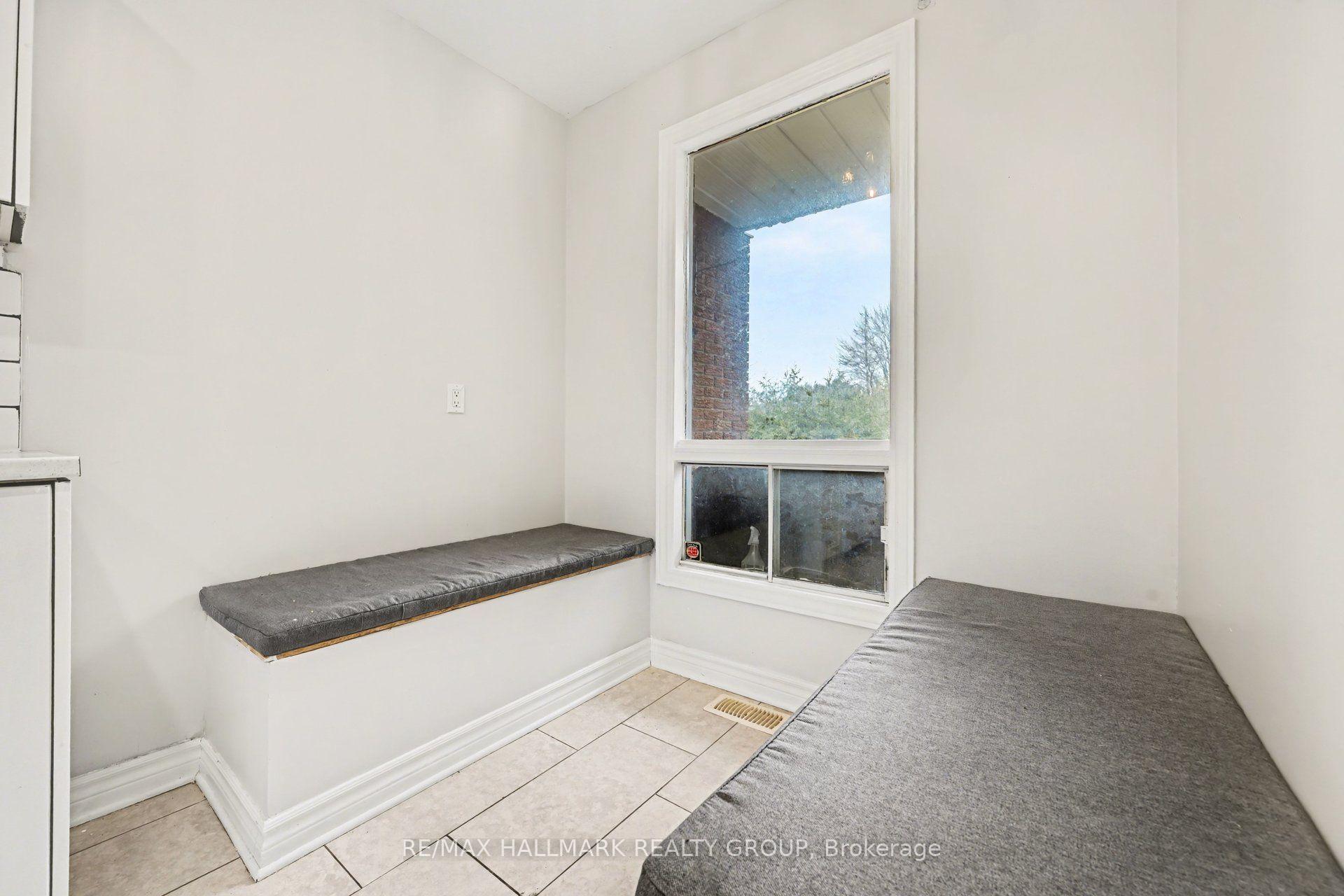 Photo 5 of 6 Wolfgang Drive, Ottawa, Barrhaven - Knollsbrook — HOMEH