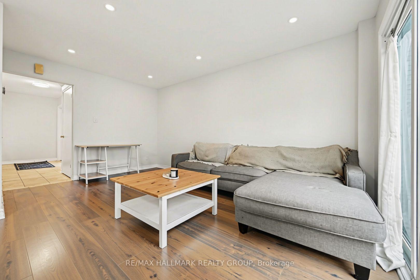 Photo 6 of 6 Wolfgang Drive, Ottawa, Barrhaven - Knollsbrook — HOMEH
