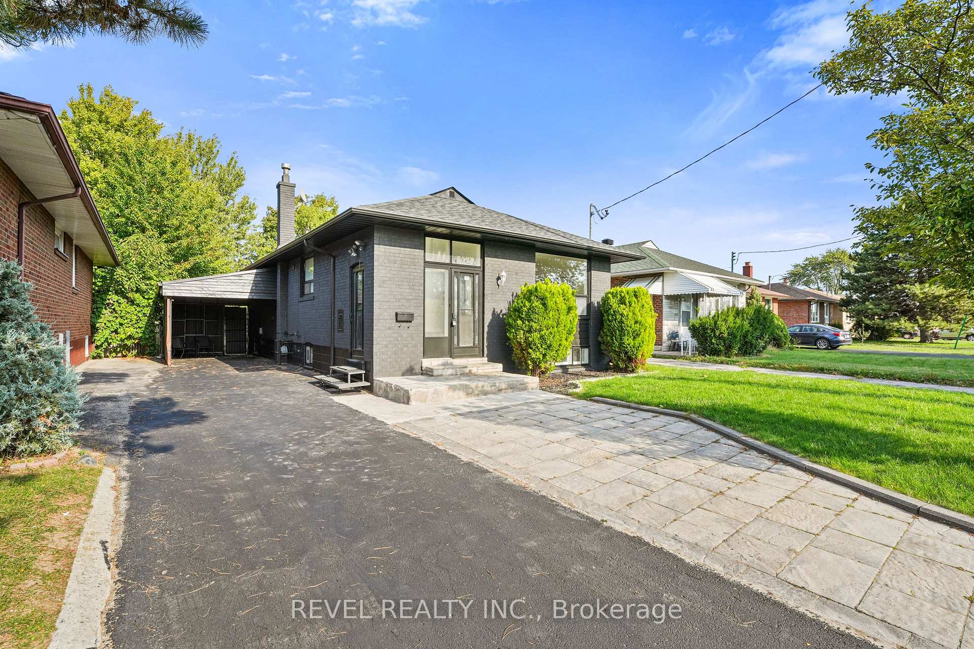 Front of Unit Bsmt, 63 Crosland Drive