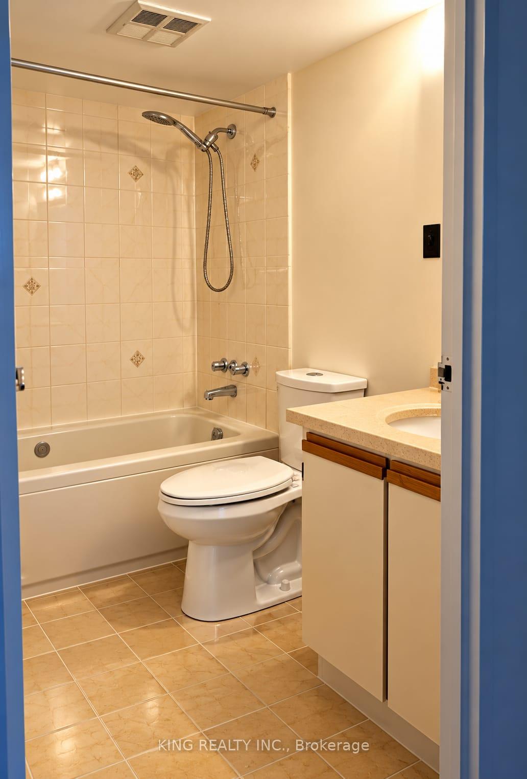 Photo 6 of Unit 421, 77 Maitland Place, Toronto, Cabbagetown-South St. James Town — HOMEH