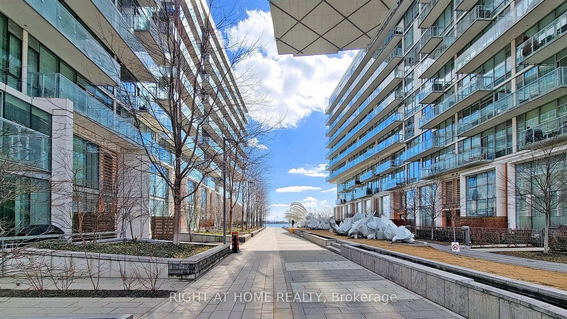 Photo 2 of Unit 920, 39 Queens Quay E, Toronto, Waterfront Communities — HOMEH