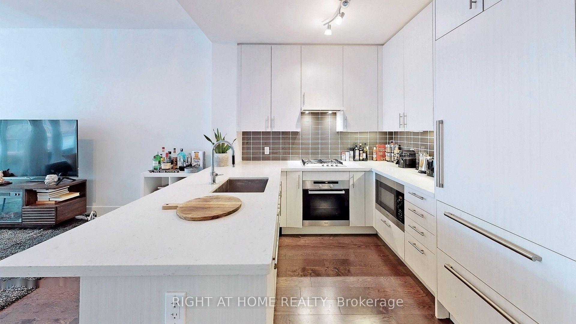 Photo 6 of Unit 920, 39 Queens Quay E, Toronto, Waterfront Communities — HOMEH