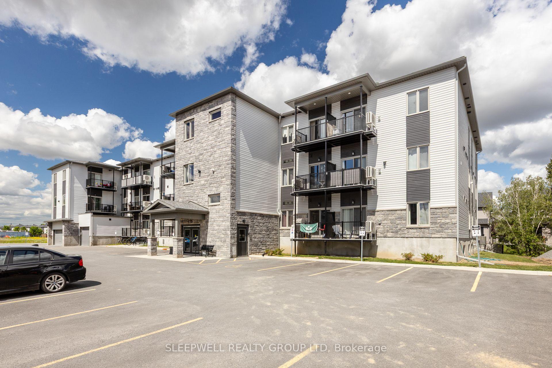 Photo of Unit 110, 975 North Russell Road
