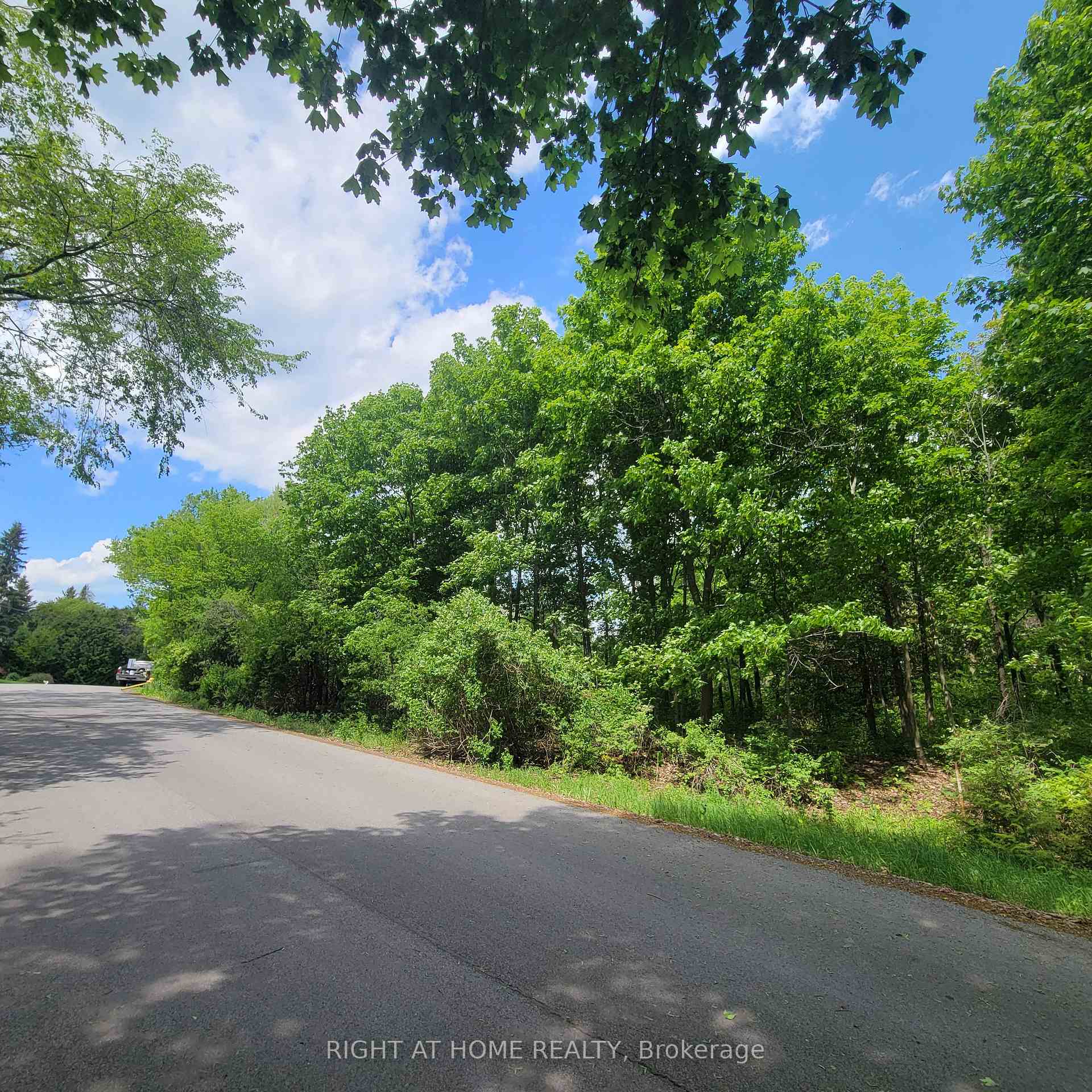 Photo 3 of 7 Beckenham Lane, Ottawa, Rothwell Heights — HOMEH