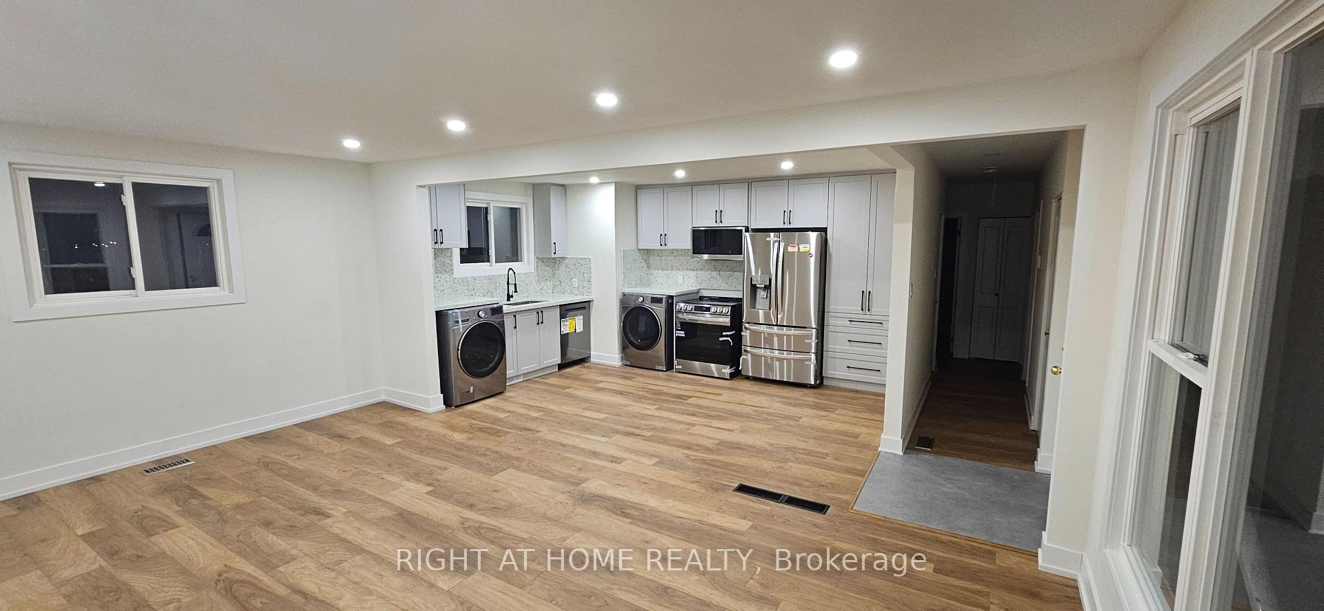Photo 2 of Unit Main Floor, 38 Jasper Drive, Aurora, Aurora Heights — HOMEH