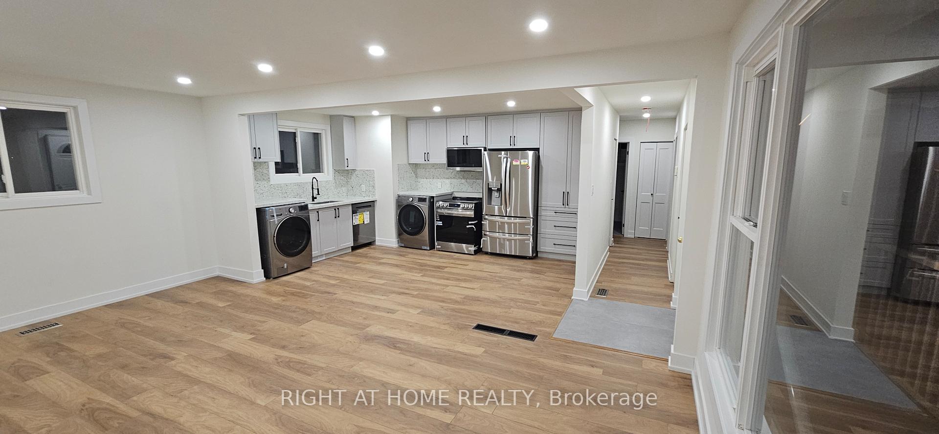 Photo 3 of Unit Main Floor, 38 Jasper Drive, Aurora, Aurora Heights — HOMEH