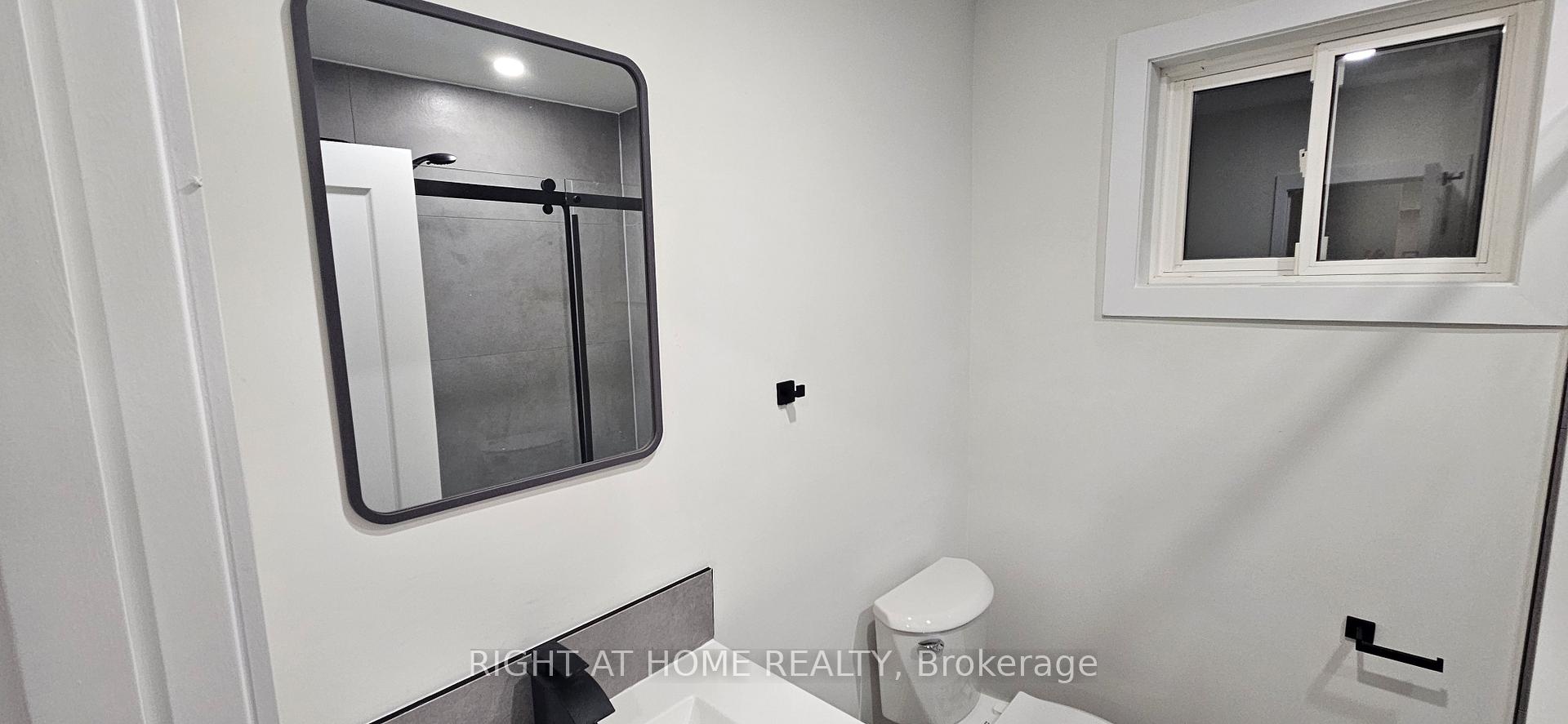 Photo 7 of Unit Main Floor, 38 Jasper Drive, Aurora, Aurora Heights — HOMEH