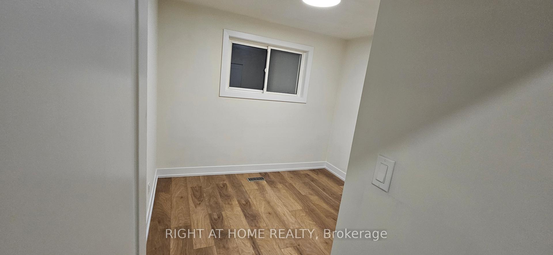 Photo 11 of Unit Main Floor, 38 Jasper Drive, Aurora, Aurora Heights — HOMEH
