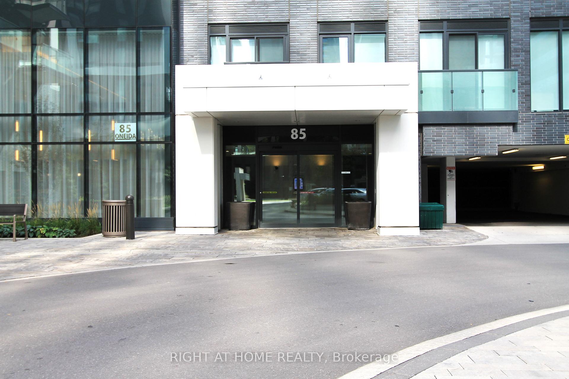 Photo 2 of Unit 907, 85 Oneida Crescent, Richmond Hill, Langstaff — HOMEH