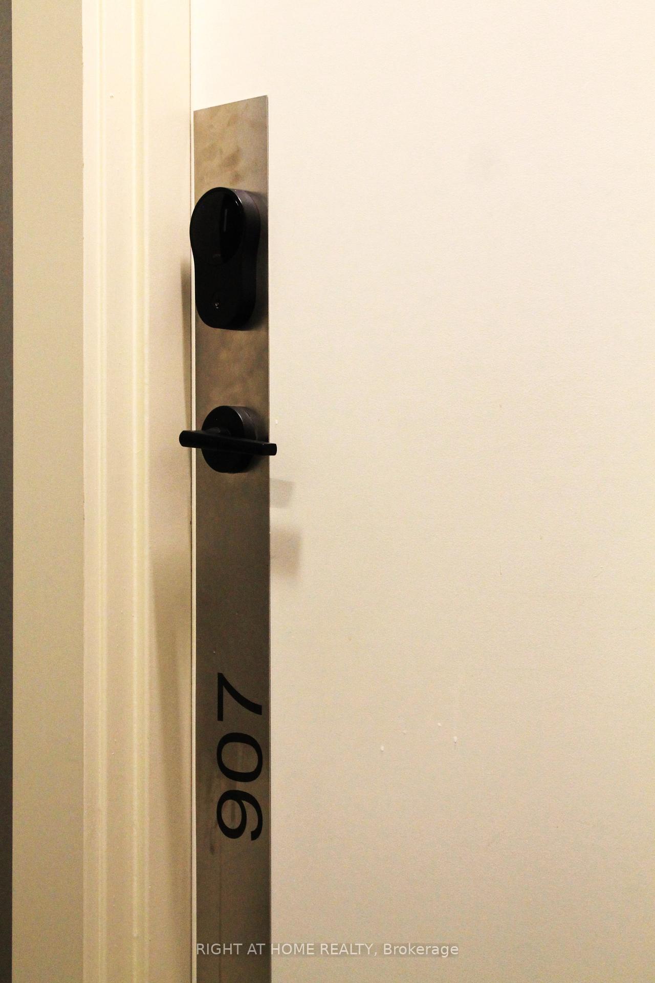 Photo 8 of Unit 907, 85 Oneida Crescent, Richmond Hill, Langstaff — HOMEH