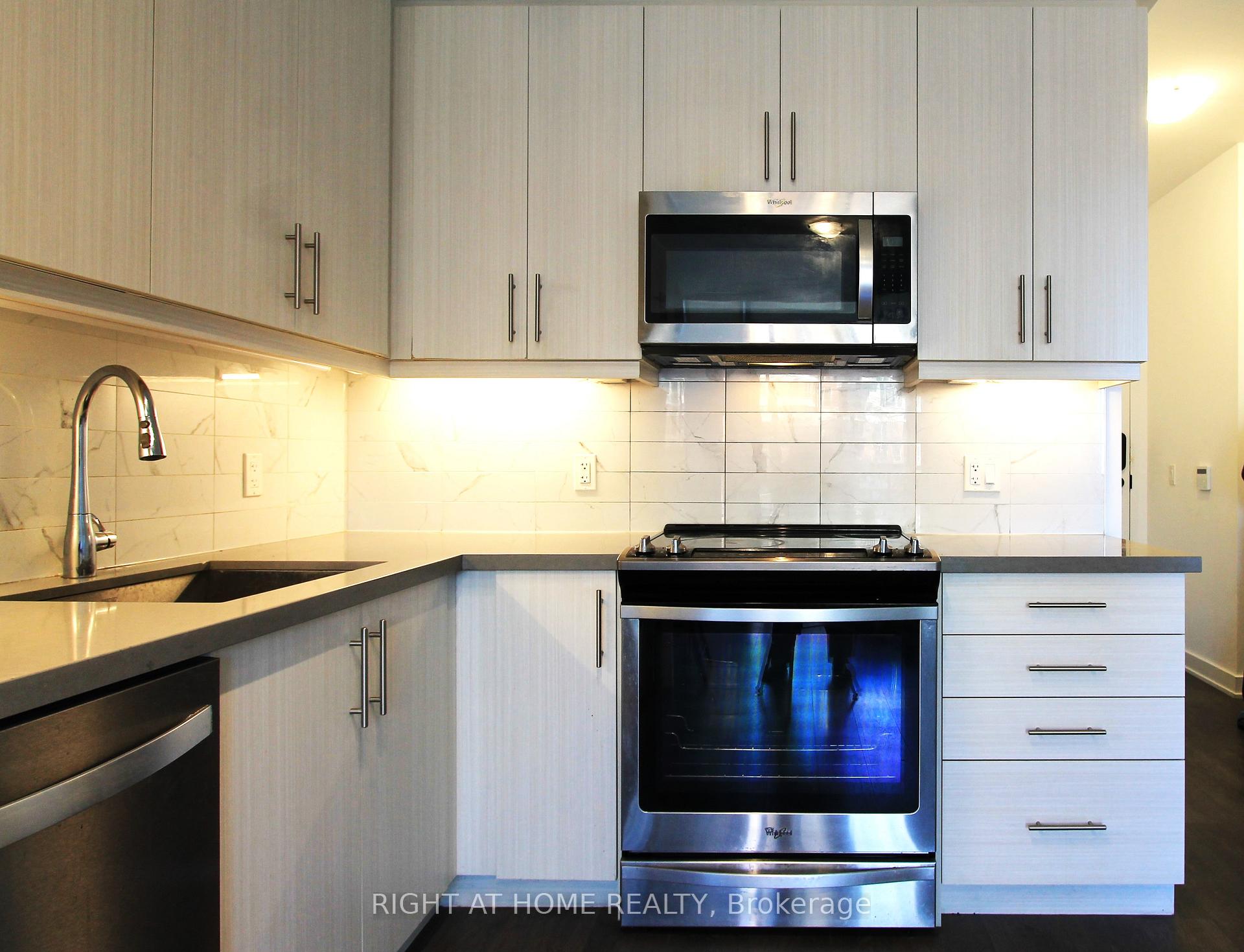 Photo 13 of Unit 907, 85 Oneida Crescent, Richmond Hill, Langstaff — HOMEH