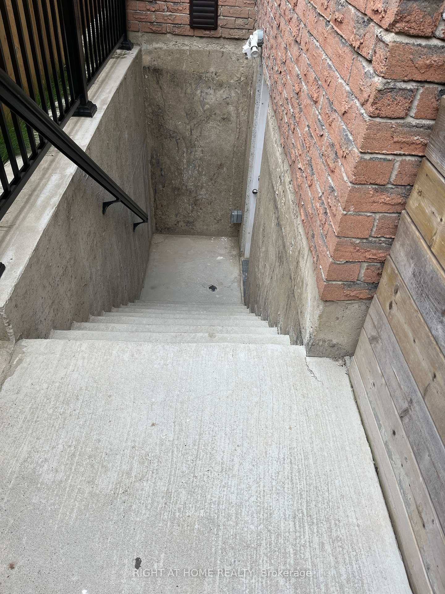 Photo 2 of 45 Stiver Drive, Newmarket, Bristol-London — HOMEH