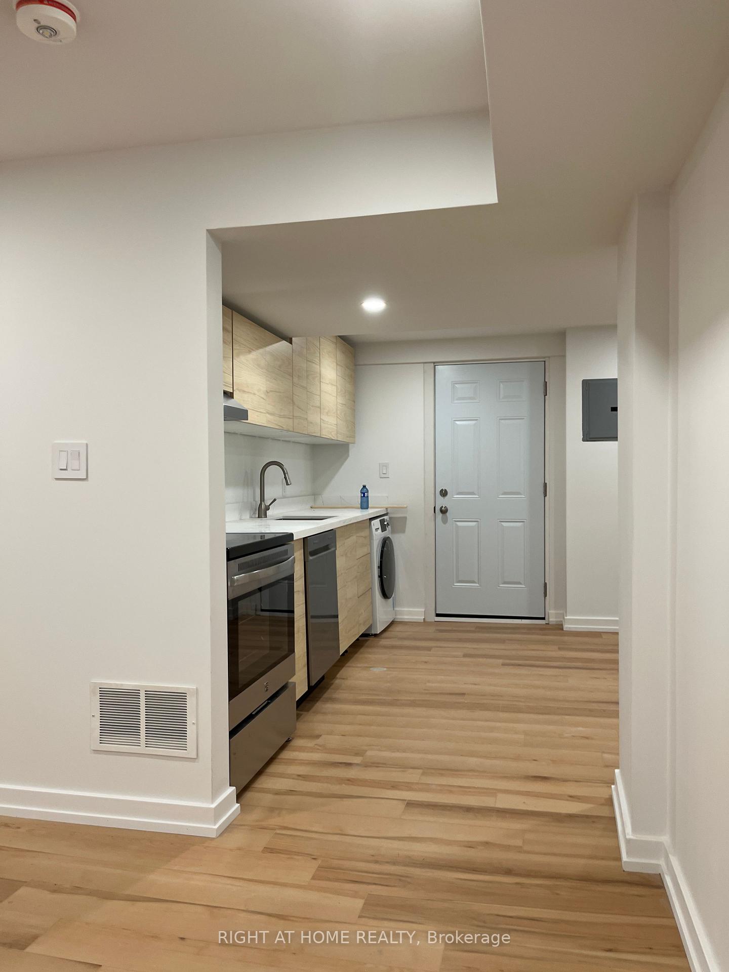 Photo 5 of 45 Stiver Drive, Newmarket, Bristol-London — HOMEH