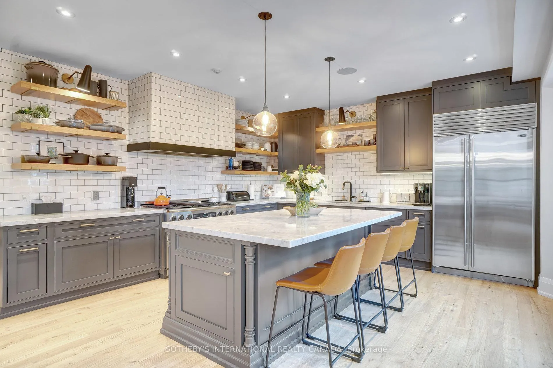 Photo 3 of Unit Upper, 461 Oriole Parkway, Toronto, Yonge-Eglinton — HOMEH