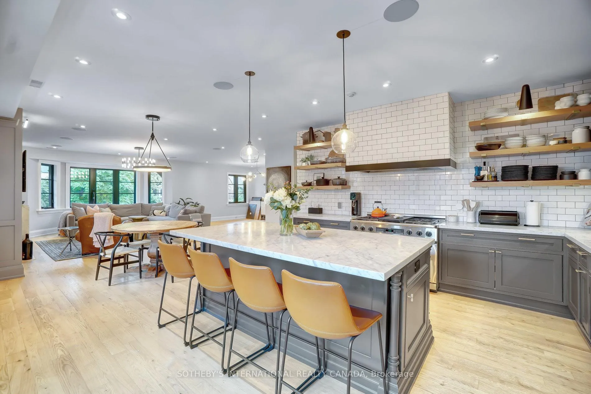 Photo 5 of Unit Upper, 461 Oriole Parkway, Toronto, Yonge-Eglinton — HOMEH