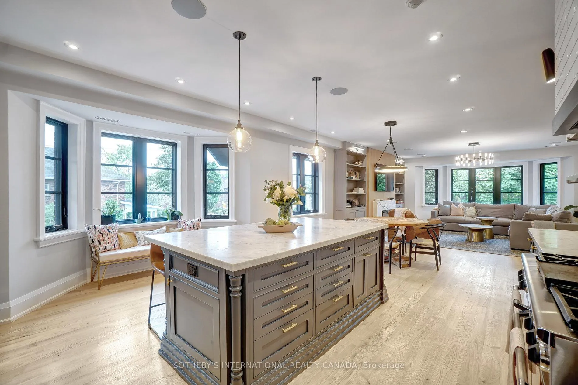 Photo 7 of Unit Upper, 461 Oriole Parkway, Toronto, Yonge-Eglinton — HOMEH