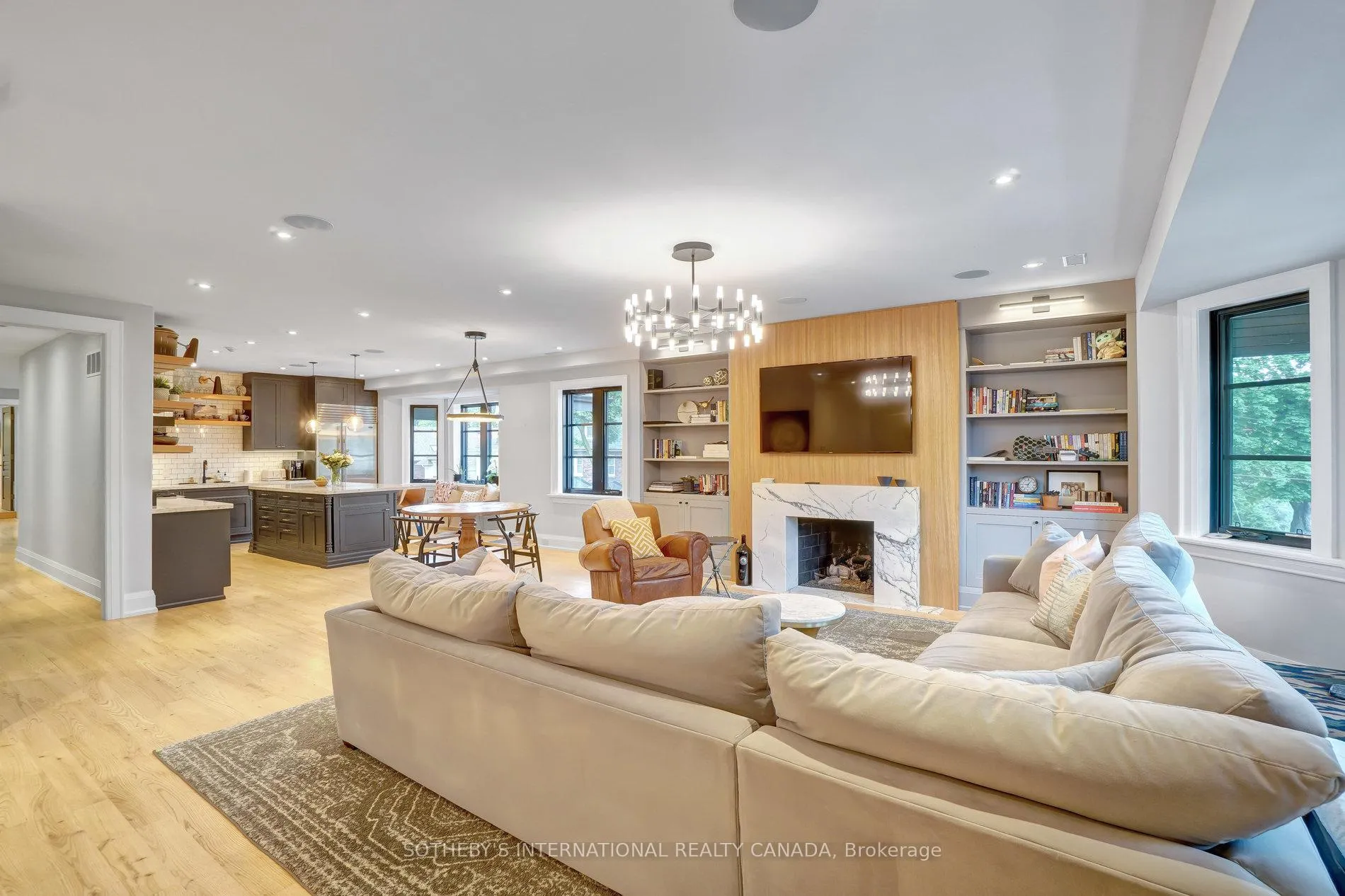 Photo 8 of Unit Upper, 461 Oriole Parkway, Toronto, Yonge-Eglinton — HOMEH