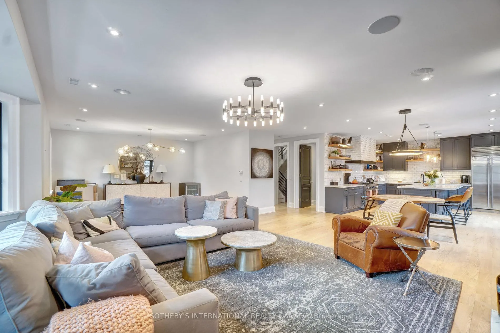 Photo 9 of Unit Upper, 461 Oriole Parkway, Toronto, Yonge-Eglinton — HOMEH