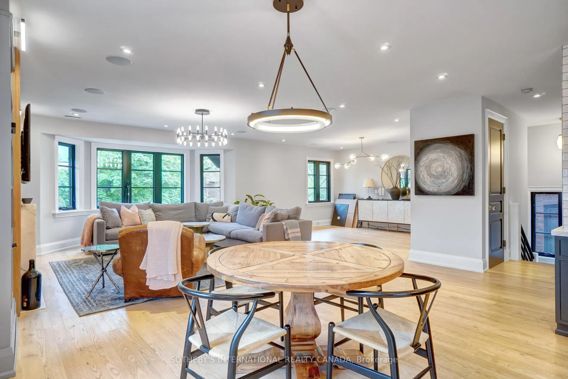 Photo 10 of Unit Upper, 461 Oriole Parkway, Toronto, Yonge-Eglinton — HOMEH