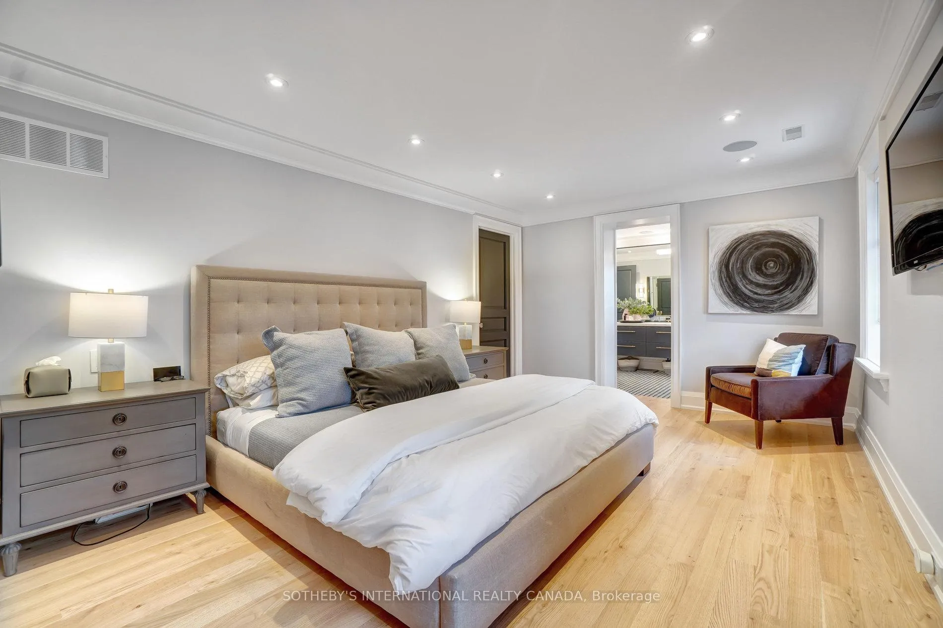 Photo 13 of Unit Upper, 461 Oriole Parkway, Toronto, Yonge-Eglinton — HOMEH