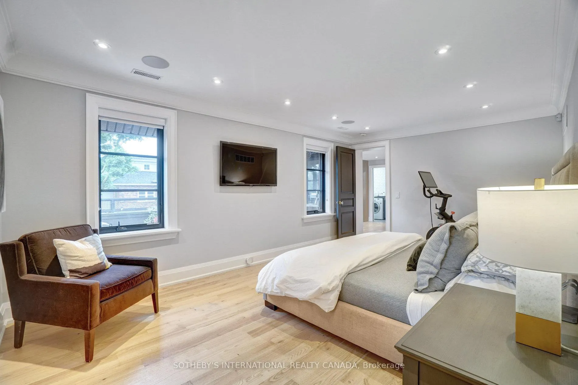 Photo 14 of Unit Upper, 461 Oriole Parkway, Toronto, Yonge-Eglinton — HOMEH