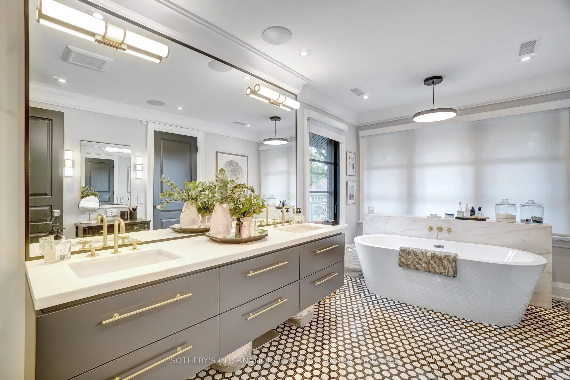 Photo 16 of Unit Upper, 461 Oriole Parkway, Toronto, Yonge-Eglinton — HOMEH