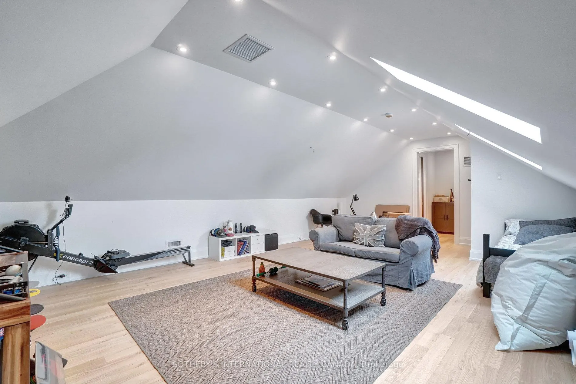 Photo 20 of Unit Upper, 461 Oriole Parkway, Toronto, Yonge-Eglinton — HOMEH