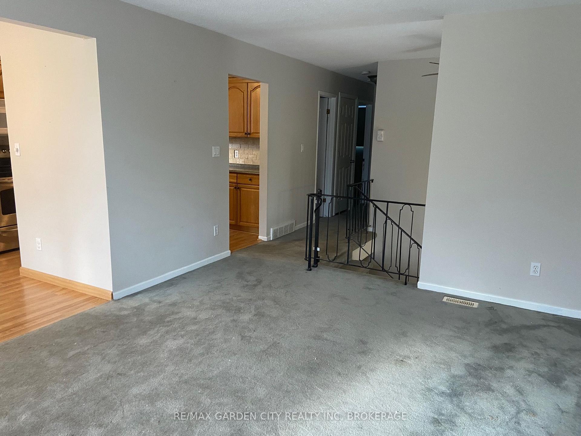 Photo 7 of Unit Upper, 9 Stonegate Drive, St. Catharines, Secord Woods — HOMEH