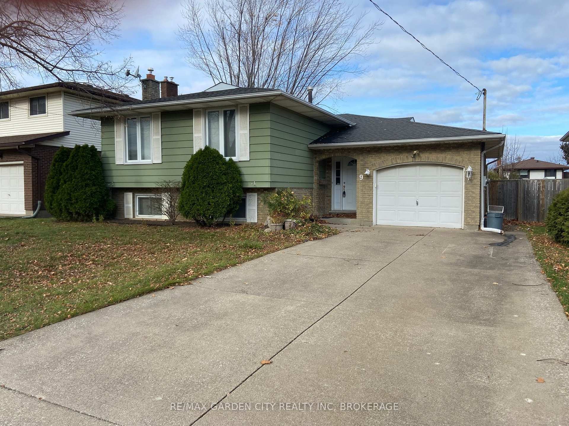 Photo 1 of Unit Upper, 9 Stonegate Drive, St. Catharines, Secord Woods — HOMEH