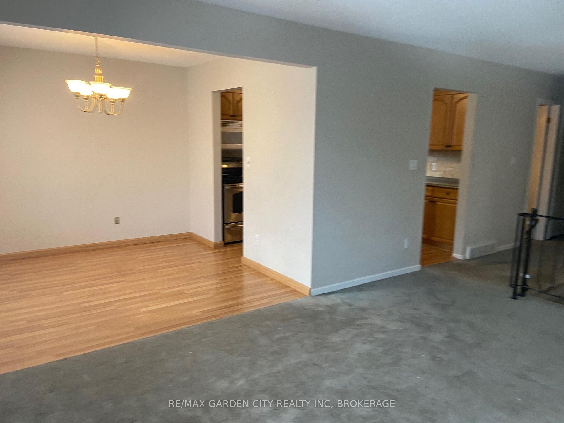 Photo 15 of Unit Upper, 9 Stonegate Drive, St. Catharines, Secord Woods — HOMEH