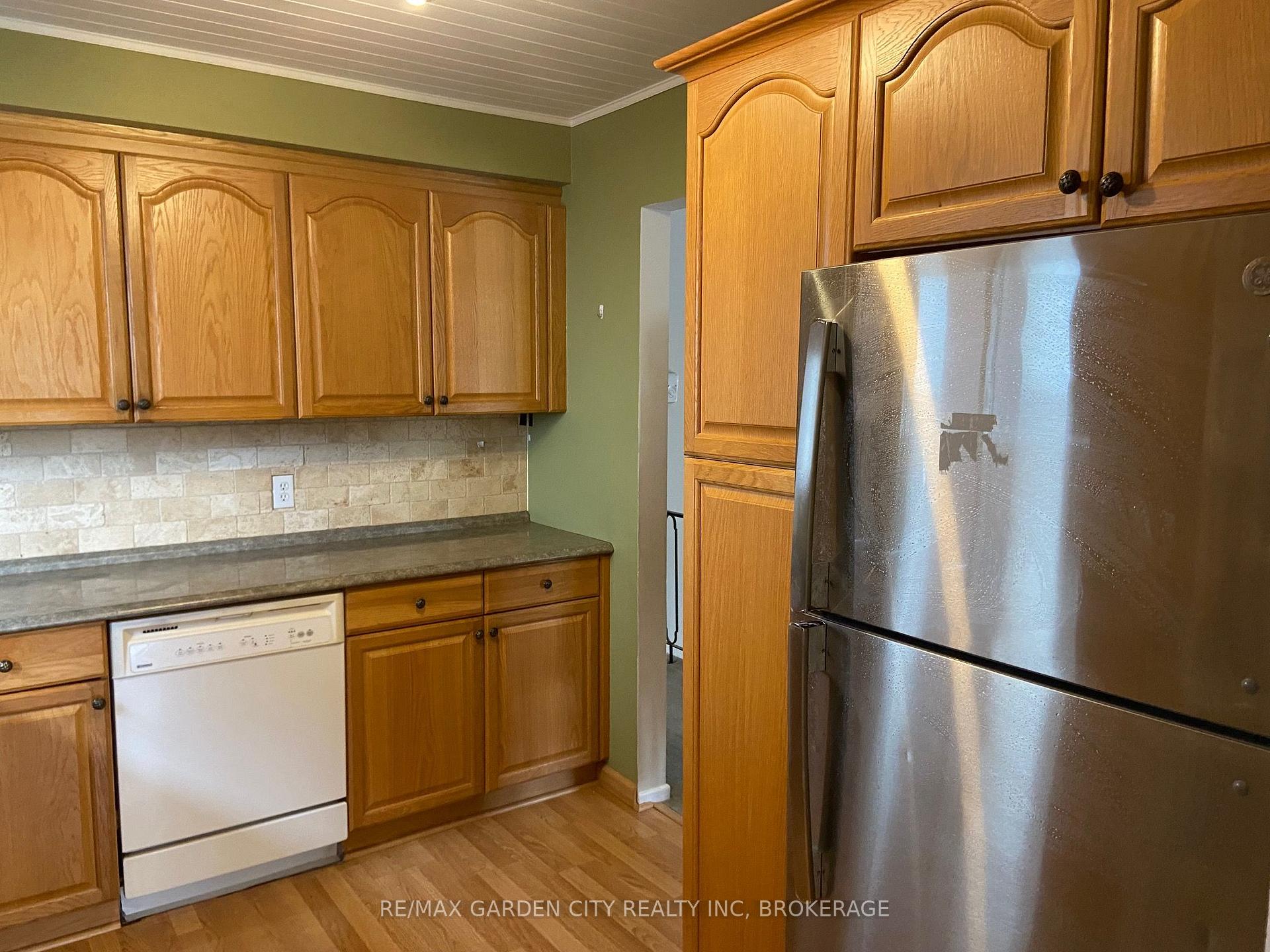 Photo 20 of Unit Upper, 9 Stonegate Drive, St. Catharines, Secord Woods — HOMEH